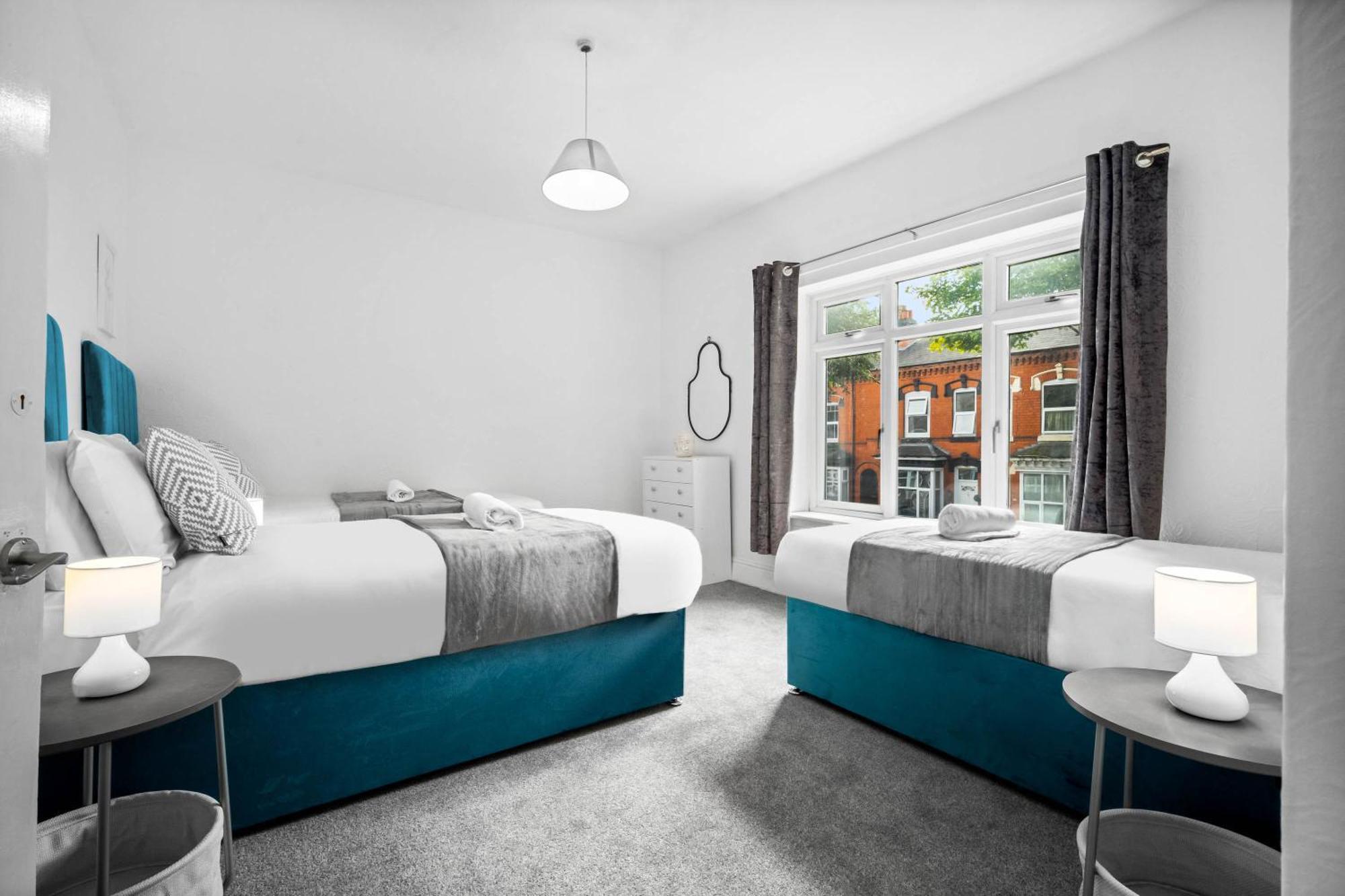 Recently Renovated 3 Bedroom House - Parking - Garden - Excellent Location - Rated - 181a * Birmingham