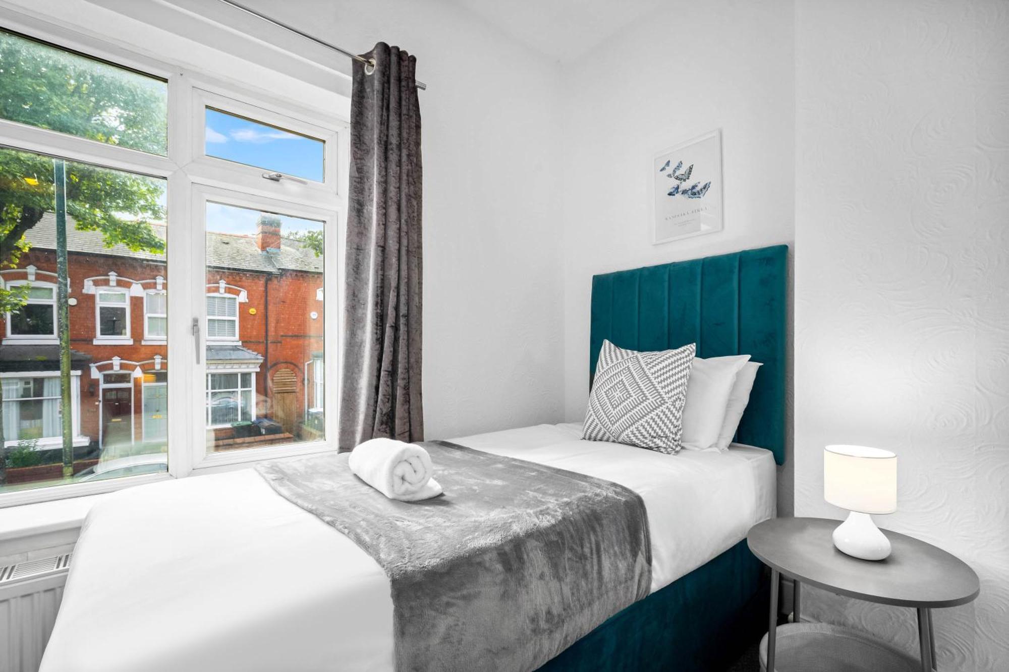 Recently Renovated 3 Bedroom House - Parking - Garden - Excellent Location - Rated - 181a * Birmingham
